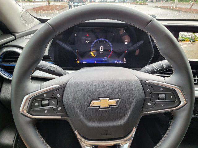 Photo of 2025 Summit White Chevrolet Trax