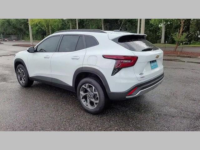 Photo of 2025 Summit White Chevrolet Trax