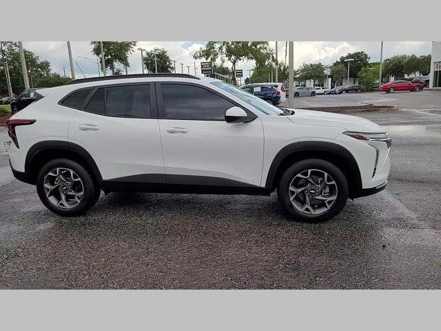 Photo of 2025 Summit White Chevrolet Trax
