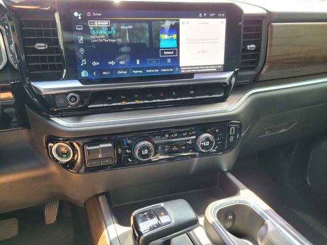 Photo of 2022 Iridescent Pearl Tricoat Chevrolet Silverado 1500