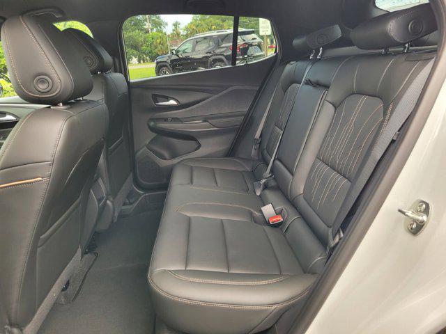 Photo of 2025 White Frost Tricoat Buick Envista