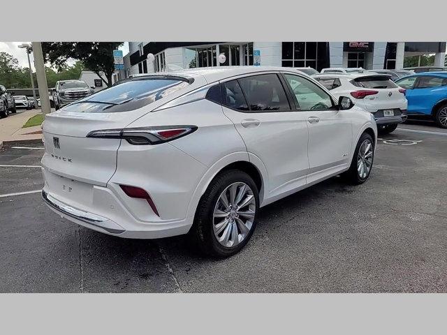 Photo of 2025 White Frost Tricoat Buick Envista