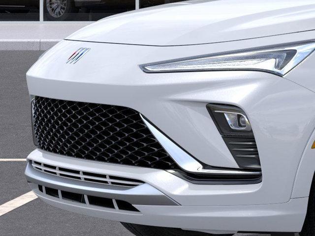 Photo of 2025 White Frost Tricoat Buick Envista