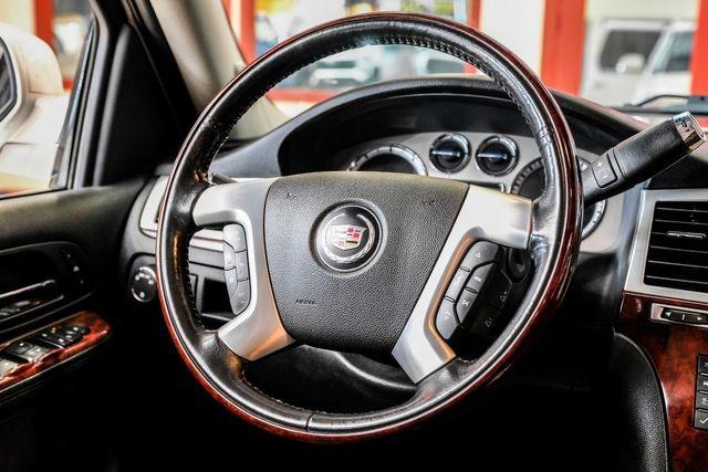 Photo of 2011 White Diamond Tricoat Cadillac Escalade EXT