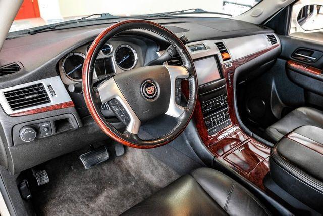 Photo of 2011 White Diamond Tricoat Cadillac Escalade EXT