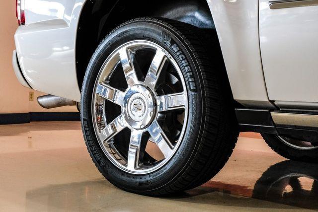 Photo of 2011 White Diamond Tricoat Cadillac Escalade EXT