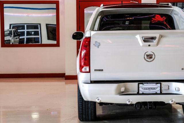 Photo of 2011 White Diamond Tricoat Cadillac Escalade EXT