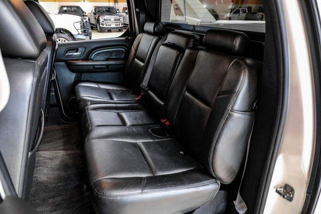 Photo of 2011 White Diamond Tricoat Cadillac Escalade EXT