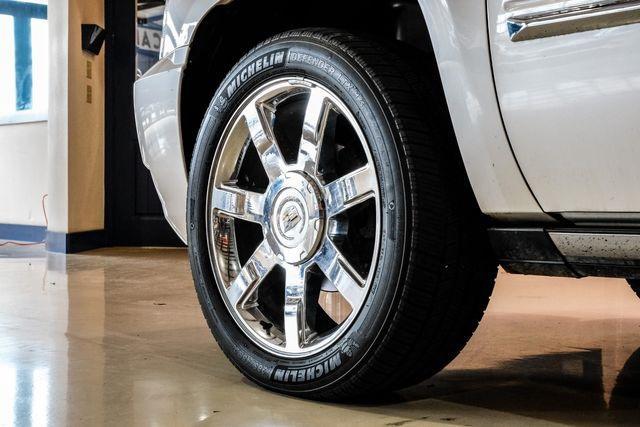 Photo of 2011 White Diamond Tricoat Cadillac Escalade EXT