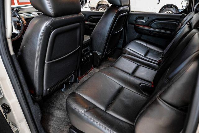 Photo of 2011 White Diamond Tricoat Cadillac Escalade EXT