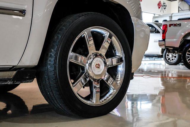 Photo of 2011 White Diamond Tricoat Cadillac Escalade EXT