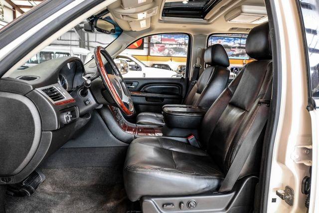 Photo of 2011 White Diamond Tricoat Cadillac Escalade EXT