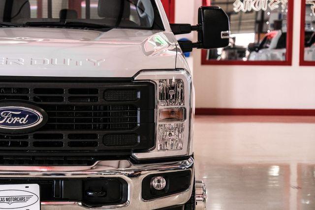 Photo of 2023 Oxford White Ford F-350