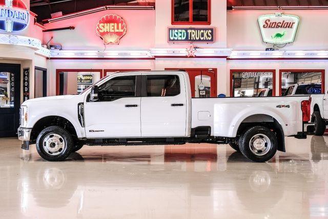Photo of 2023 Oxford White Ford F-350