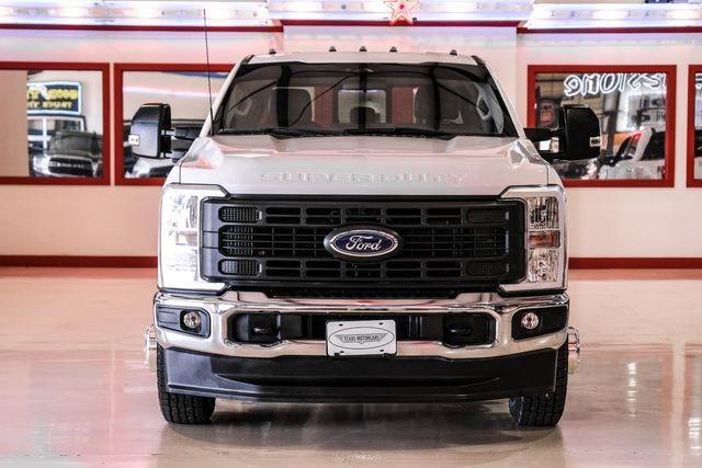 Photo of 2023 Oxford White Ford F-350