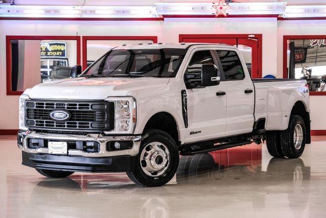 Photo of 2023 Oxford White Ford F-350
