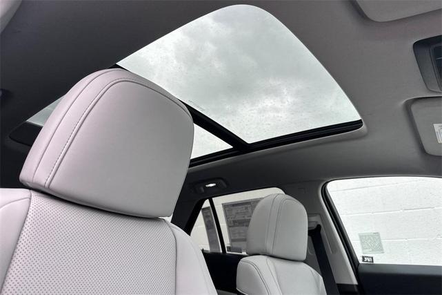 Photo of 2025 Mercury Silver Metallic Honda Prologue