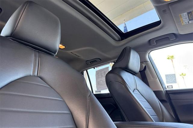 Photo of 2022 White Toyota Highlander