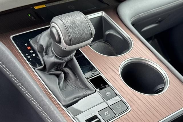 Photo of 2022 White Toyota Sienna