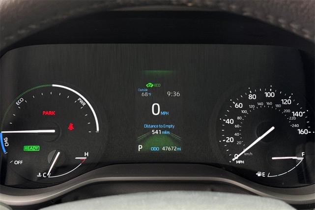 Photo of 2022 White Toyota Sienna