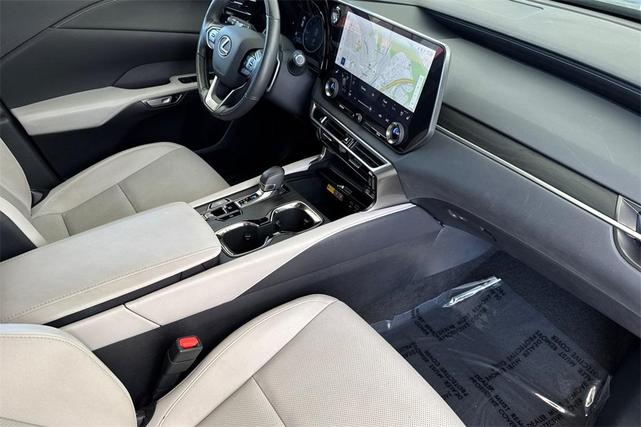 Photo of 2023 Green Lexus RX 350