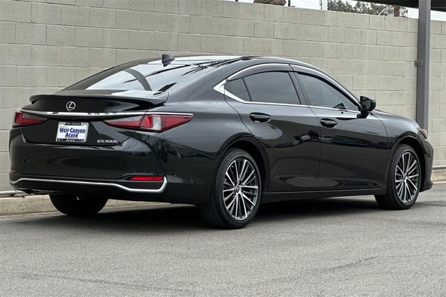 Photo of 2025 Black Lexus ES 300h