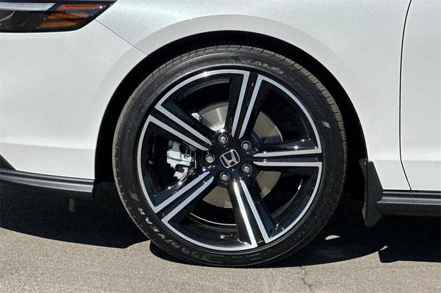 Photo of 2025 Platinum White Pearl Honda Accord Hybrid