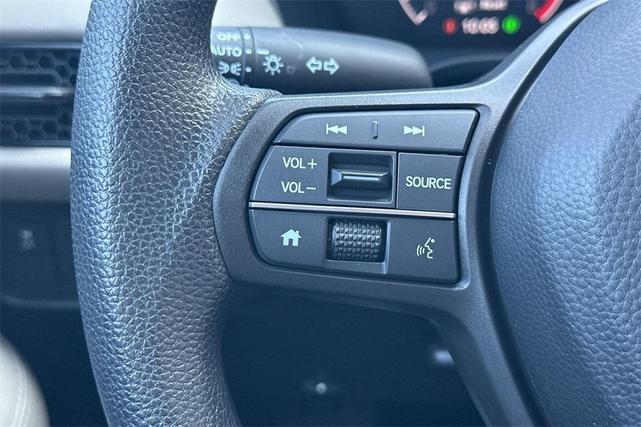 Photo of 2025 Platinum White Pearl Honda HR-V