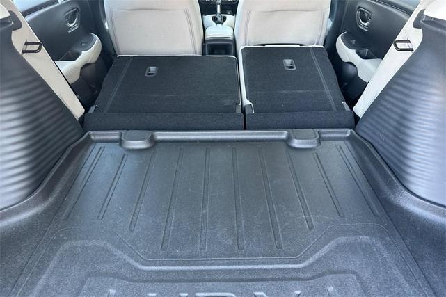 Photo of 2025 Platinum White Pearl Honda HR-V