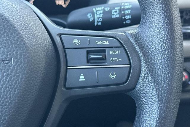 Photo of 2025 Platinum White Pearl Honda HR-V