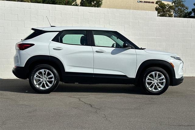 Photo of 2024 Summit White Chevrolet Trailblazer