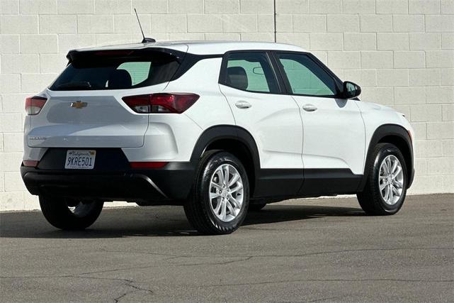 Photo of 2024 Summit White Chevrolet Trailblazer