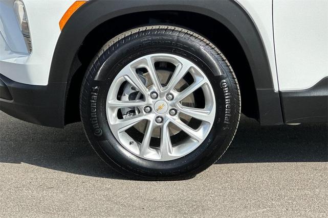 Photo of 2024 Summit White Chevrolet Trailblazer