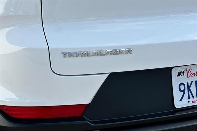 Photo of 2024 Summit White Chevrolet Trailblazer