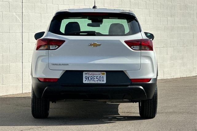 Photo of 2024 Summit White Chevrolet Trailblazer