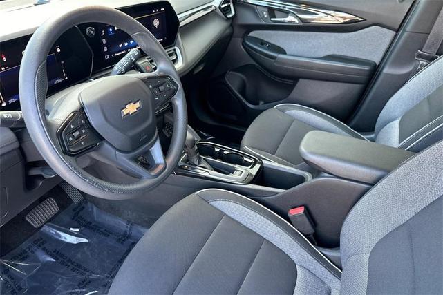 Photo of 2024 Summit White Chevrolet Trailblazer