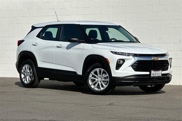 Photo of 2024 Summit White Chevrolet Trailblazer