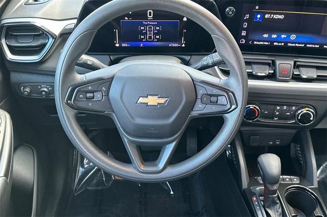 Photo of 2024 Summit White Chevrolet Trailblazer