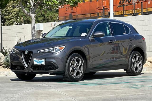 Photo of 2018 Vesuvio Gray Metallic Alfa Romeo Stelvio