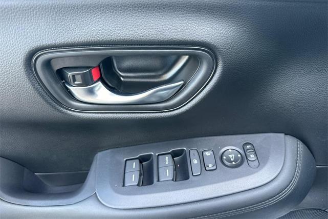 Photo of 2026 Platinum White Pearl Honda HR-V