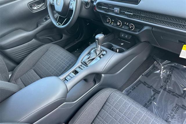 Photo of 2026 Platinum White Pearl Honda HR-V
