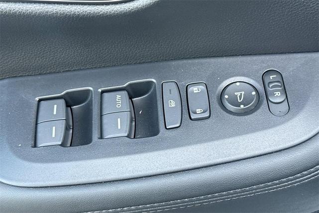 Photo of 2026 Platinum White Pearl Honda HR-V