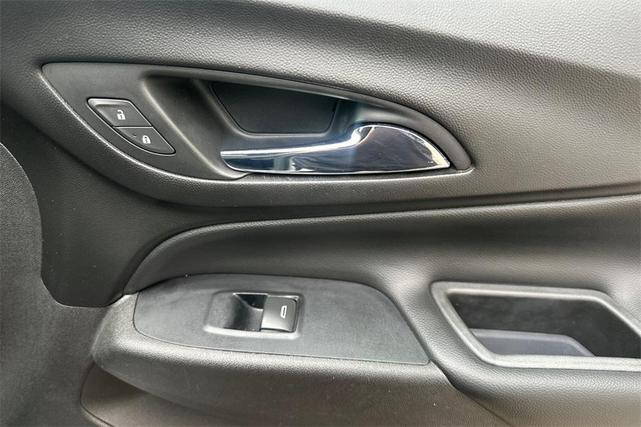 Photo of 2018 Silver Ice Metallic Chevrolet Equinox