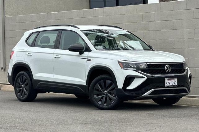 Photo of 2022 Pure White Volkswagen Taos