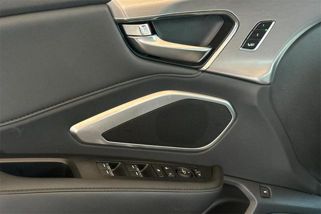 Photo of 2024 Lunar Silver Metallic Acura RDX
