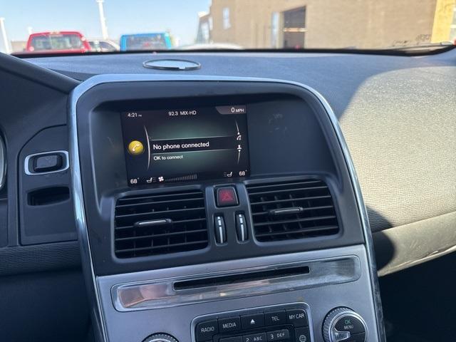 Photo of 2017 Bright Silver Metallic Volvo XC60