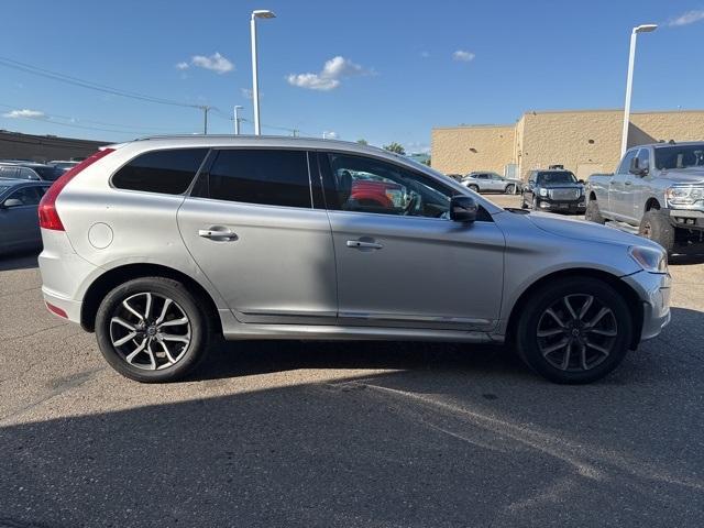 Photo of 2017 Bright Silver Metallic Volvo XC60