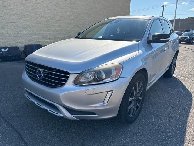 Photo of 2017 Bright Silver Metallic Volvo XC60