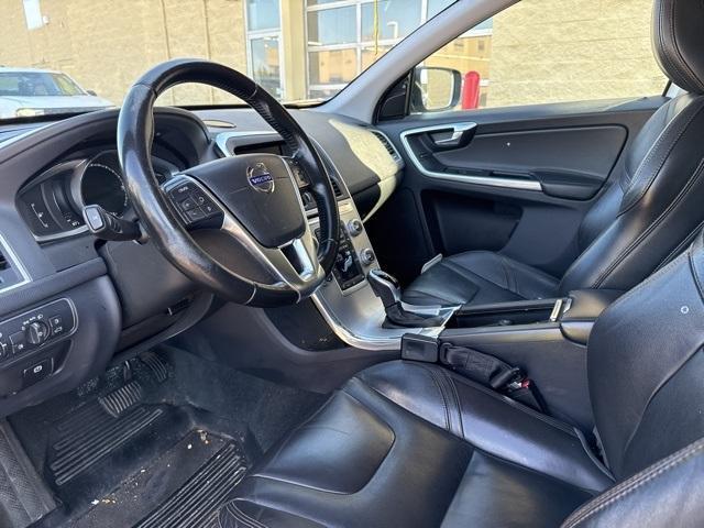 Photo of 2017 Bright Silver Metallic Volvo XC60