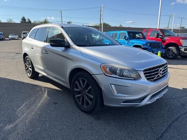 Photo of 2017 Bright Silver Metallic Volvo XC60